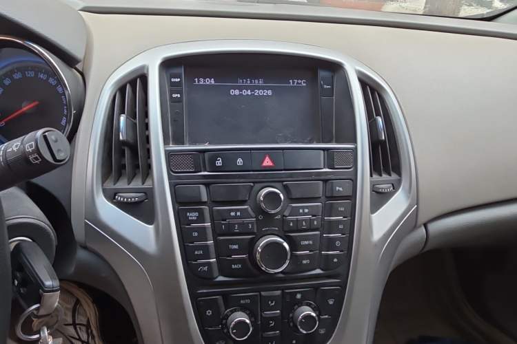 Used Buick GT 2013 XT 1.6L Automatic Fashion Edition Audio And AC Panel