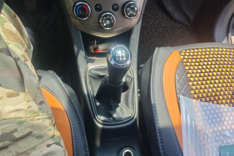 Used Chevrolet Aveo Sonic 2011 Sedan 1.4L MT SL
