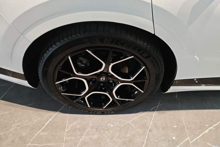 Used CHANGAN NEVO A07 2024 All-Electric "True Fragrance" Edition 710 Flagship Model Right Rear Wheel Hub