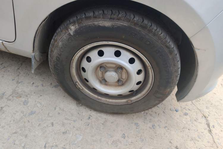 Used Wuling Rongguang V 2019 1.5L Window-Sealed Utility Model China VI LAR Right Front Wheel Hub