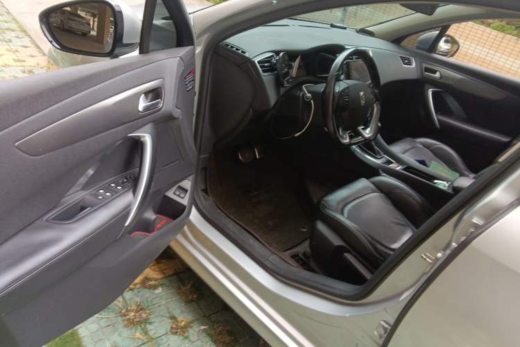 Used DS 5LS 2014 1.8L Elegant Edition VTi140 Driver Seat