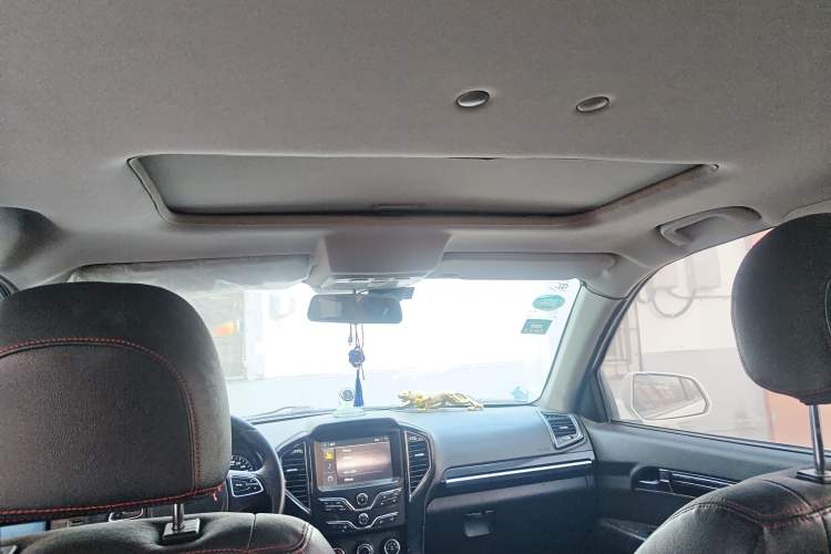 Used Land X8 2015 Explorer Edition 2.0T Gasoline 4x4 Ultra-Luxury Model
