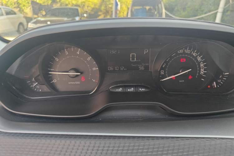 Used Peugeot 2008 2015 1.6L Automatic Playcool Edition
