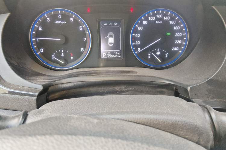 Used Hyundai Mistra 2014 1.8L Automatic Smart GLS Odometer Close Up