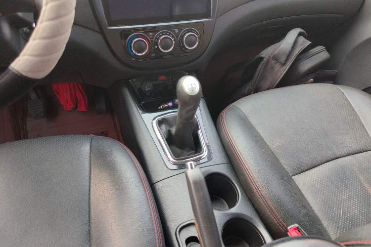 Used FORTHING Joyear X5 2013 1.6L Manual Luxury Model China IV Standard
