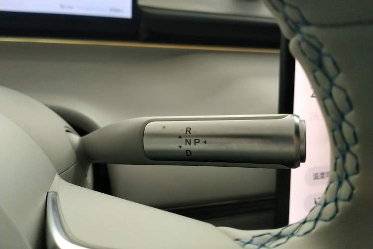 Used Hima Luxeed S7 2025 705 km Pro Gear Lever