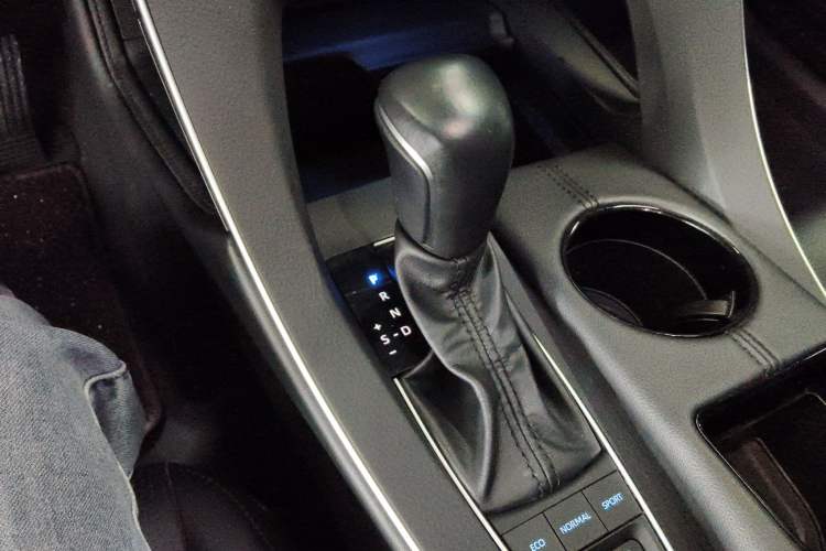 Used Toyota Avalon 2019 Dual-Engine 2.5L Luxury Edition China VI Standard