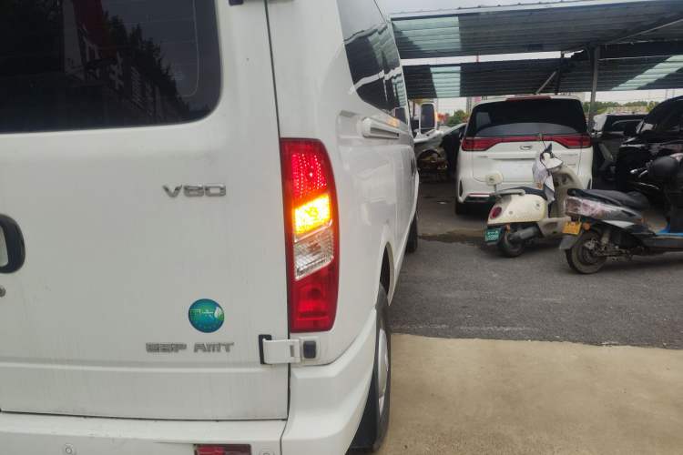 Used SAIC MAXUS Xintu V80 2023 2.0T AMT Classic Aoyuntong Power Version Long Wheelbase Mid-Roof Design 6/7/8/9-Seater