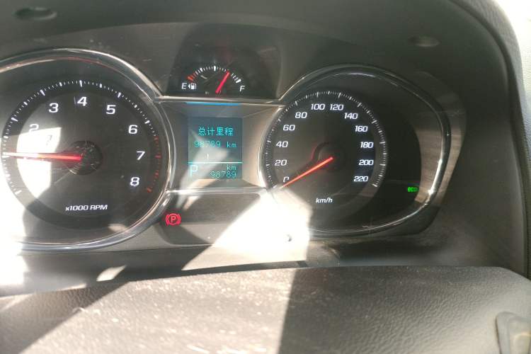 Used Chevrolet Captiva 2015 2.4L 4x4 Flagship Edition 7-Seater
