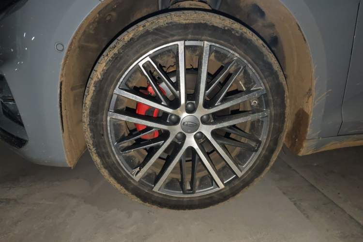 Used Geely Auto Preface 2023 2.0TD Prestige Version Right Front Wheel Hub