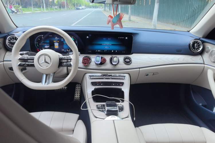 Used Mercedes-Benz E-Class 2023 E 260 Convertible Coupe
