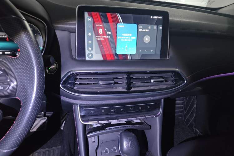 Used MG HS 2018 30T Automatic Two-Wheel Drive Trophy Edition—High-Octane V-Model Audio And AC Panel