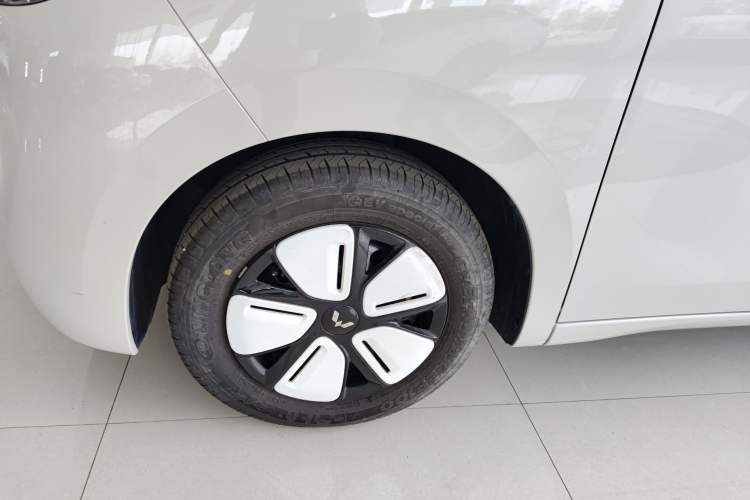 Used Wuling Hongguang MINIEV 2025 Four-Door Version Zhenxiang+ Edition Left Front Wheel Hub