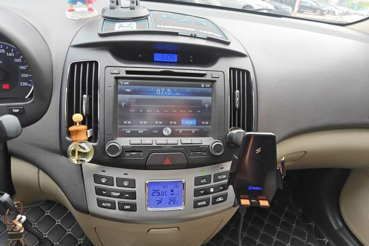 Used Hyundai Celesta 2011 1.6L Automatic Luxury Version Audio And AC Panel