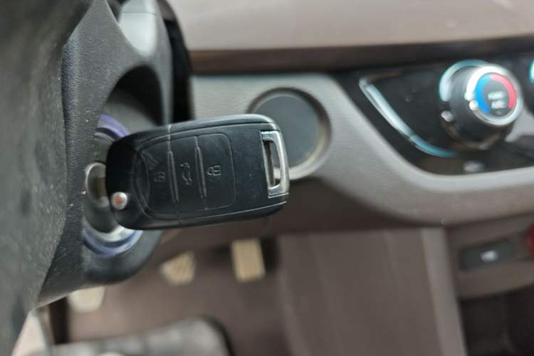 Used Baojun 310W 2017 1.5L Manual Fashion Model China V
