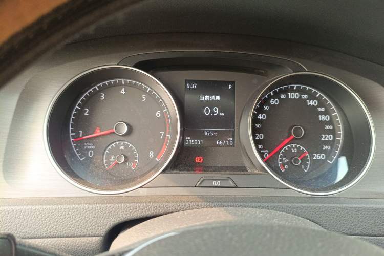 Used Volkswagen Golf 2016 230TSI Automatic Luxury Version
