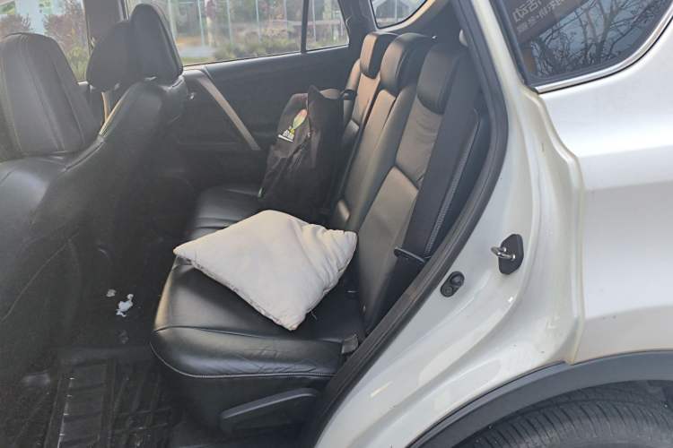 Used Toyota RAV4 2013 2.0L CVT Four-Wheel Drive New Edition