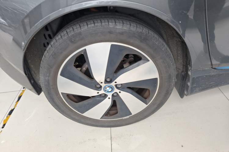 Used BMW i3 2018 Luxury Model Right Rear Wheel Hub