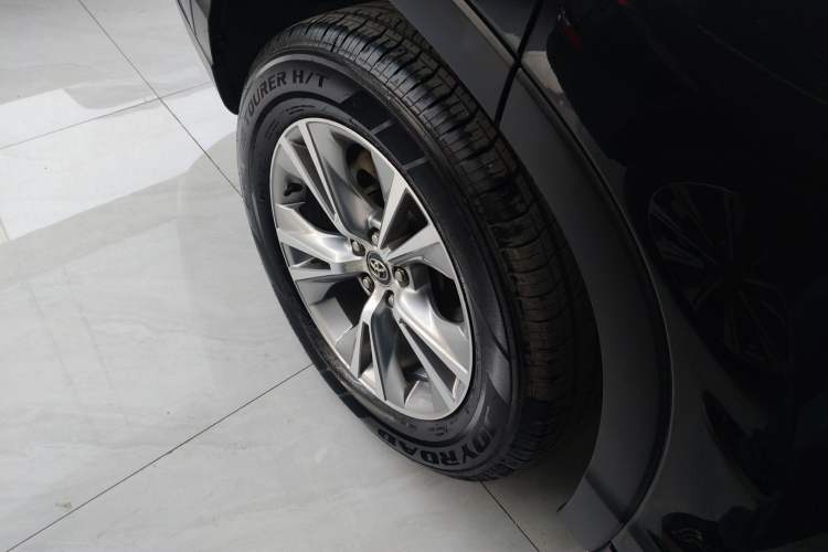 Used Toyota Highlander 2018 2.0T Four-Wheel Drive Elite Edition 7 Seats China VI Standard Right Rear Wheel Hub