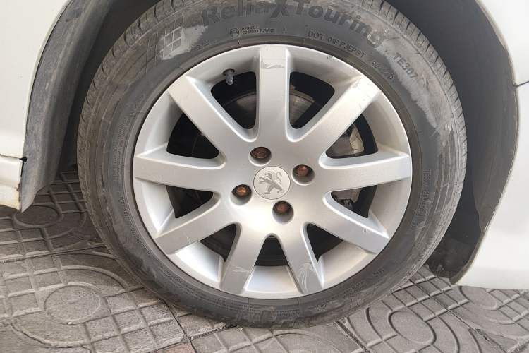 Used Peugeot 308 2013 1.6L Manual Fashion Model