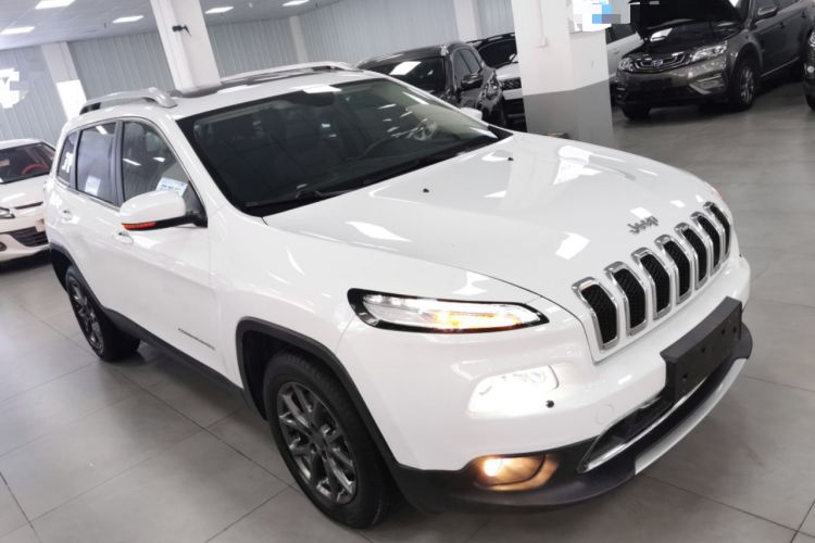 Used Jeep Cherokee 2020 2.0L Two-Wheel Drive Classic Sports Edition