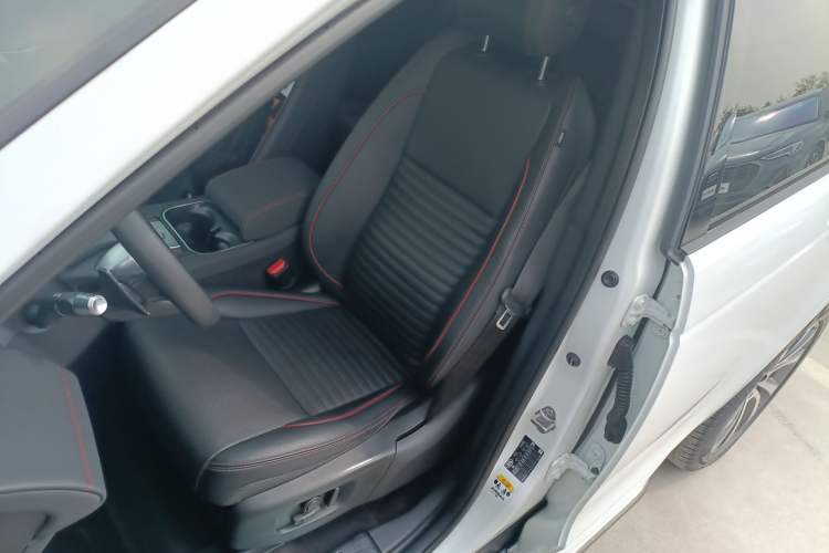 Used Land Rover Discovery Sport 2021 249 PS R-Dynamic SE Performance Tech Edition 5 Seats Left Front Seat