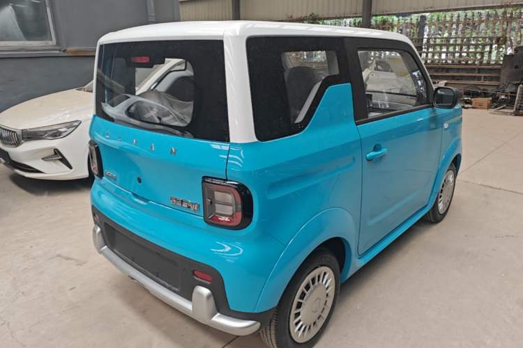 Used Livan Blue Balloon 2025 Model Dynamic Version Rear Right 45 Deg