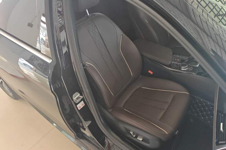 Used BMW 5 Series 2022 Second Facelift 525Li M Sport Package