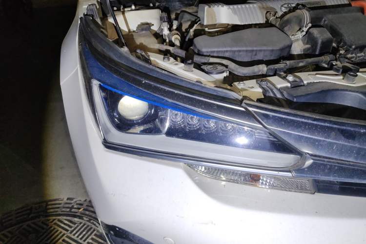 Used Toyota Corolla 2016 Dual-Engine 1.8L E-CVT Elite Edition Right Front Headlight