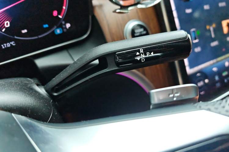 Used Mercedes-Benz GLC 2023 Refreshed GLC 300 L 4MATIC Dynamic Version 7-Seater Gear Lever