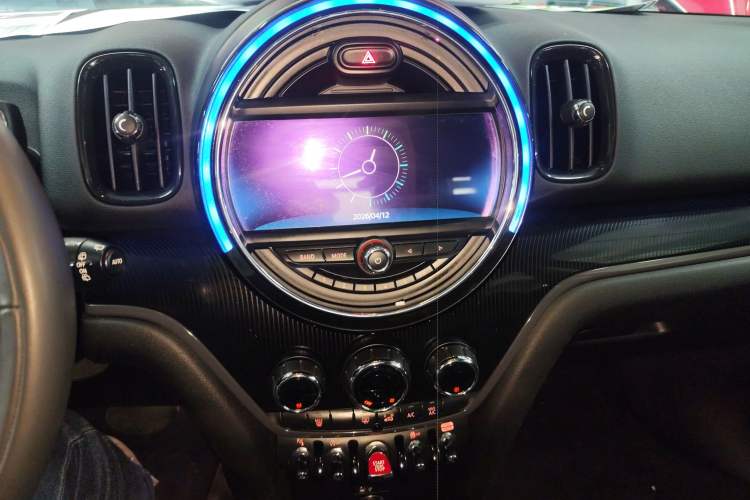 Used MINI Countryman 2018 1.5T COOPER Artist Audio And AC Panel