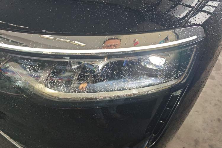 Used Hima AITO M8 2025 Extended-Range Ultra Version 53.4 kWh 6-Seater Edition Left Front Headlight