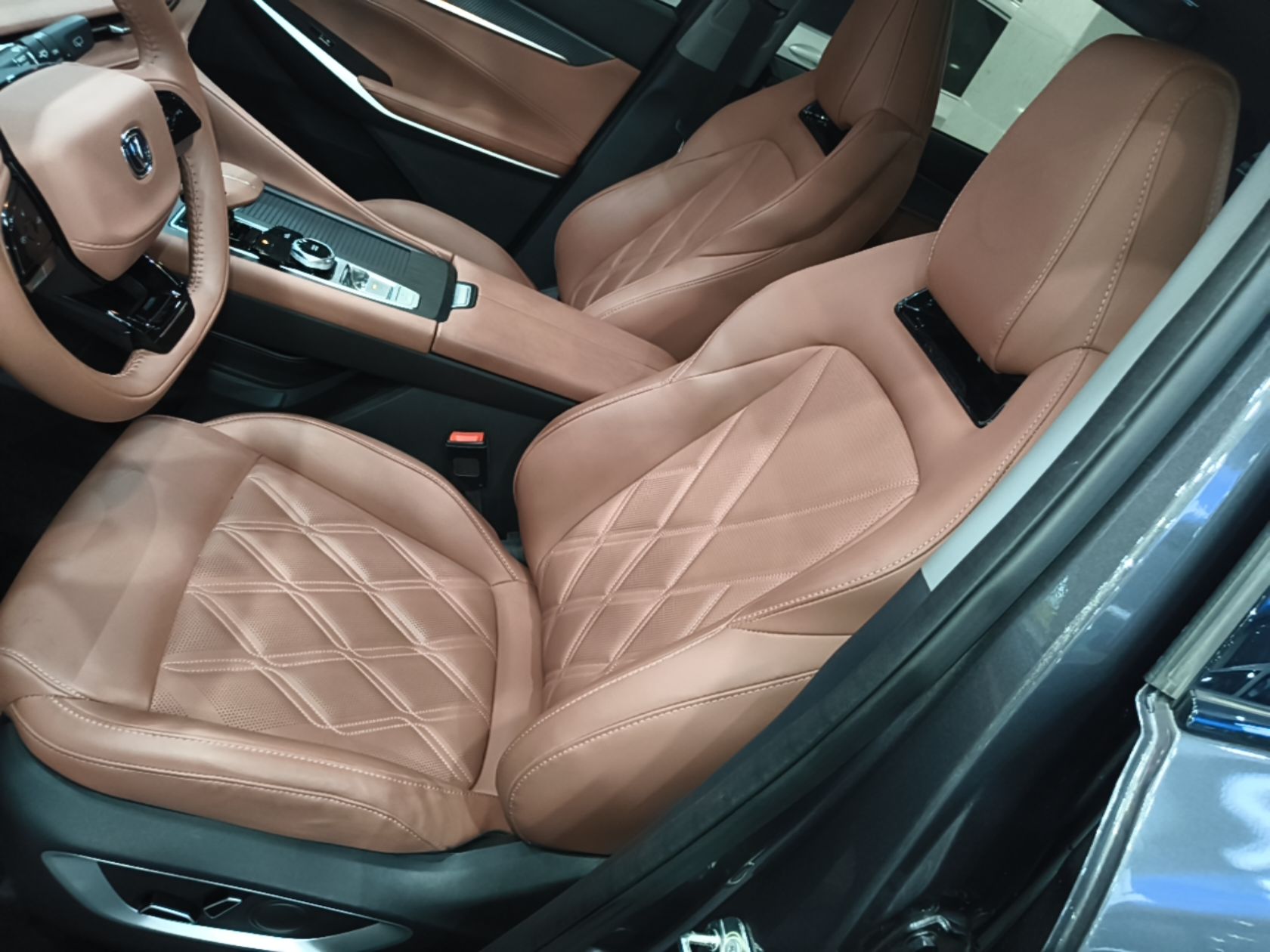 Vordere Reihe im Auto