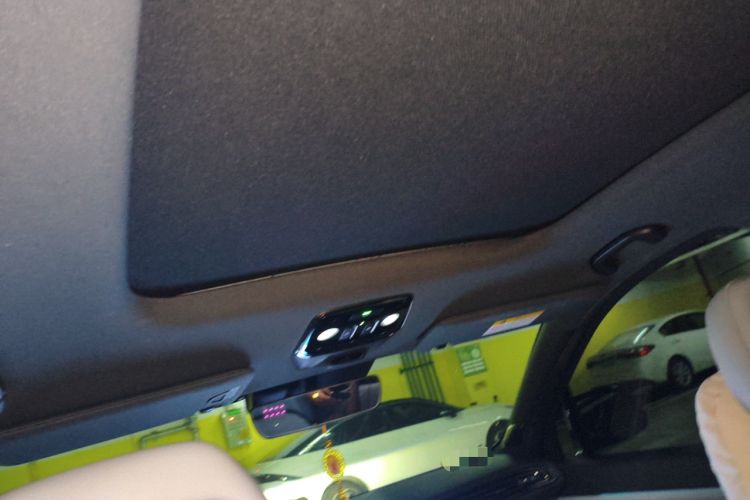 Used Nio ES8 2022 100 kWh Six-Seater Version Headliner