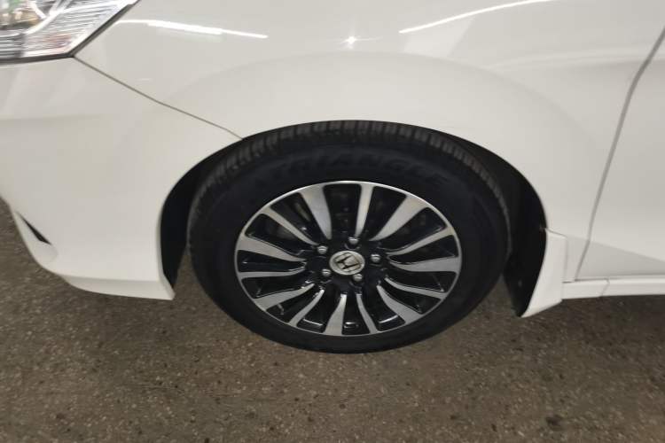 Used Honda Crider 2015 1.8L automatic luxury edition
