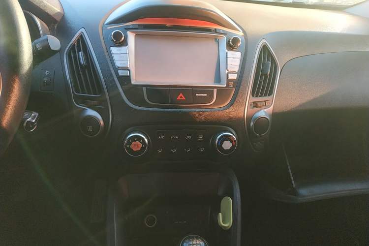 Used Hyundai ix35 2015 2.0L Manual Two-Wheel Drive Comfort Version China IV Standard