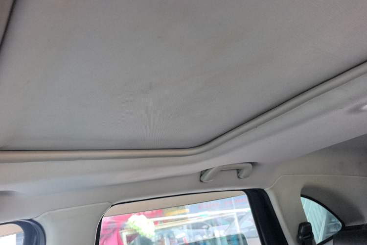 Used JMC Yusheng S350 2014 2.4T Automatic 2WD Diesel Luxury Version with Sunroof 5 Seats