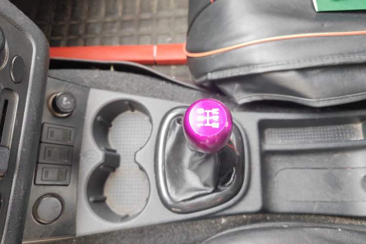 Used Dongfeng Fengon 330 2014 1.5L Manual Standard Edition DK15-02 Gear Lever