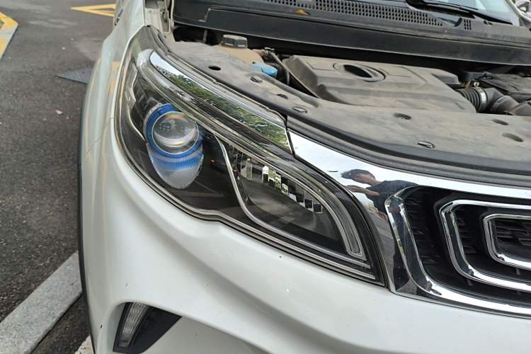 Used Geely Auto Vision X3 2017 1.5L Automatic Elite Model Right Front Headlight