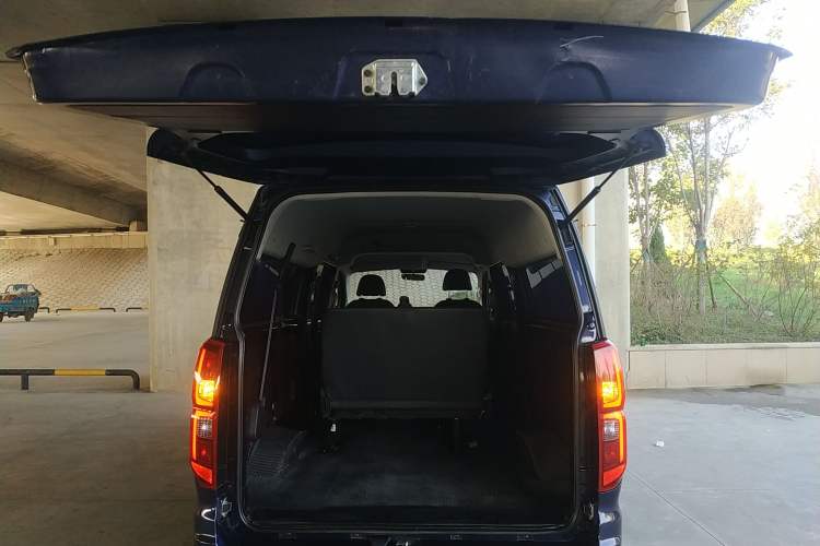 Used Jinbei Gold Hiace 2021 1.5L Passenger Vehicle Engineering Lion 6 Seats
