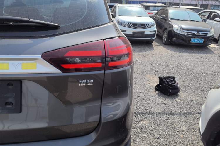 Used Geely Auto Emgrand X7 Sport 2021 Million Edition 1.8TD DCT Two-Wheel Drive Luxury Model
