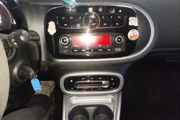 Used smart forfour 2016 1.0L 52 kW Passion Edition Audio And AC Panel