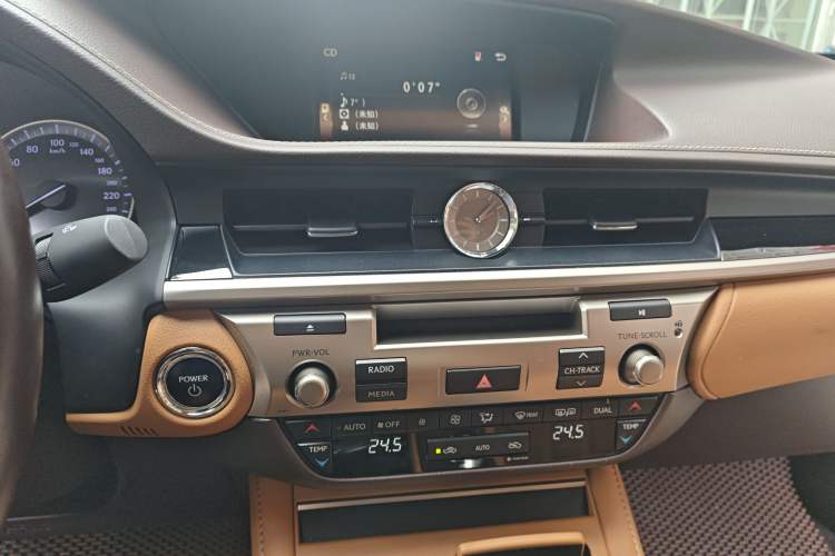 Used Lexus ES 2015 300h Comfort Edition