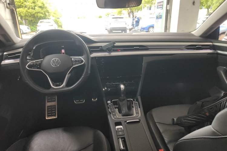 Used Volkswagen FAW-Volkswagen CC 2021 380TSI Striking Edition 30th Anniversary Model Center Console