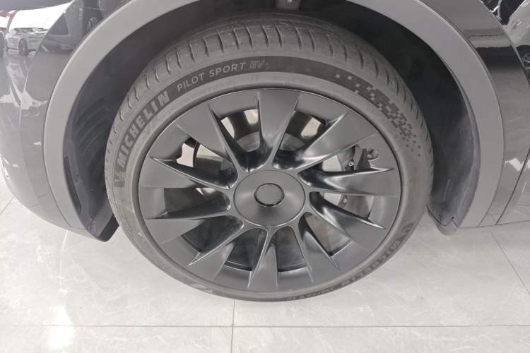 Used Tesla Model Y 2021 Standard Range Rear-Wheel Drive Version Left Front Wheel Hub