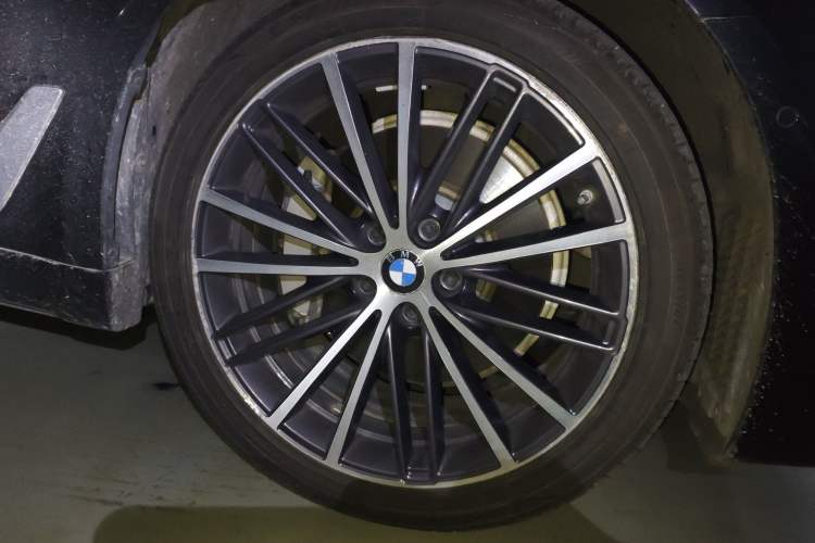 Used BMW 5 Series 2020 530Li Leading Model M Sport Package Right Front Wheel Hub