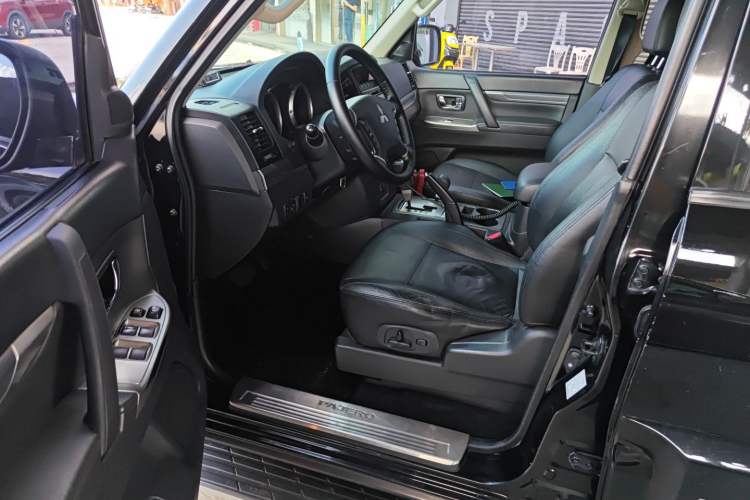 Used Mitsubishi Pajero 2014 3.0L Elite Upgrade Edition