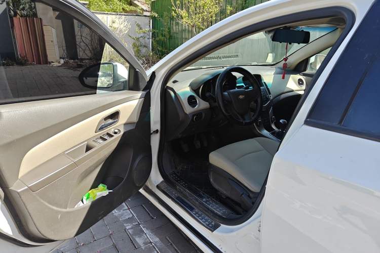 Used Chevrolet Cruze 2015 1.5L Classic SL MT Driver Seat