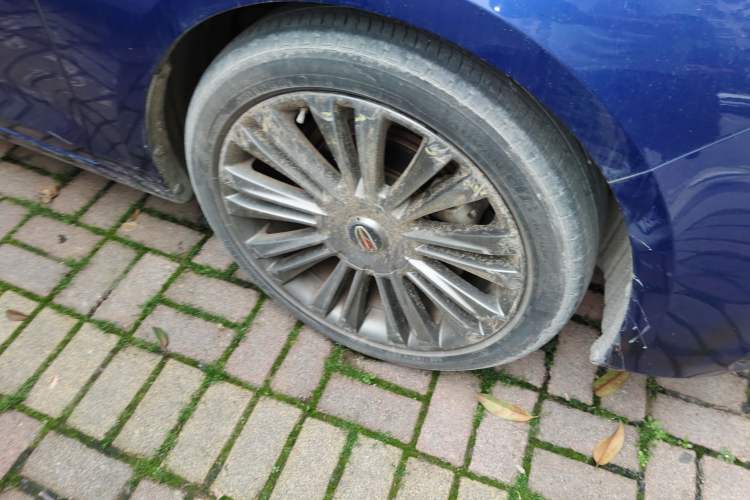 Used Hongqi H5 2020 1.8T Automatic Smart Connect Flagship Edition Right Front Wheel Hub