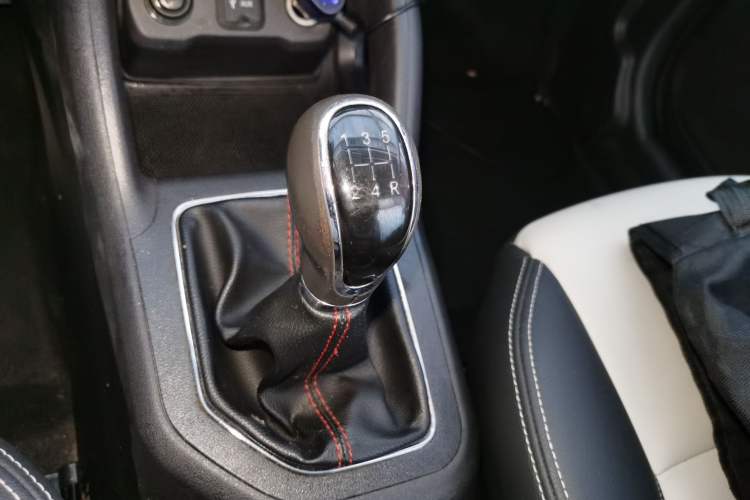 Used CHANGAN CS35 2017 1.6L Manual Luxury Model Gear Lever
